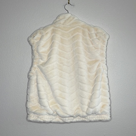 Mauve Reversible Faux Fur Vest - Picture 9 of 9